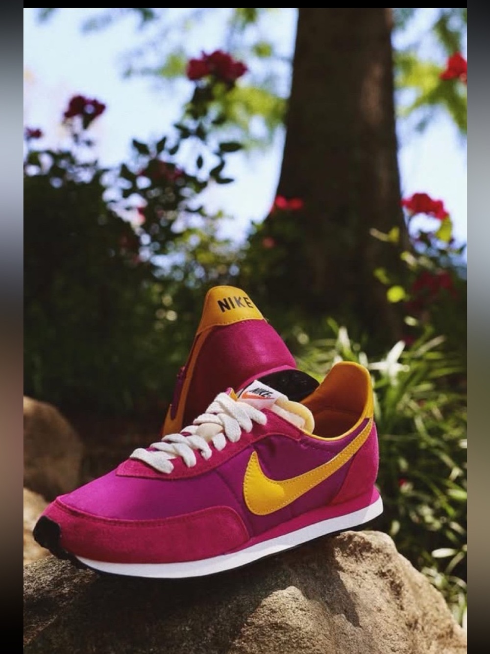 Nike waffle trainer 2 Fireberry new without tags!